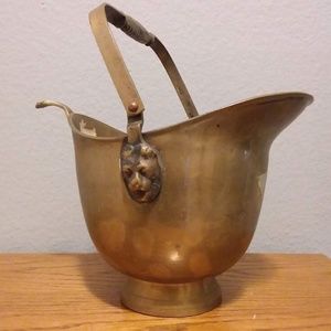 Vintage Brass Lion’s Head Scuttle Bucket with Handle – Handcrafted Rare